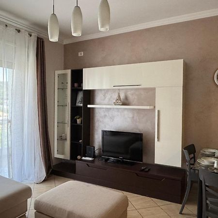 Elegant Apartment In Lungomare - N 23 Vlore Bagian luar foto