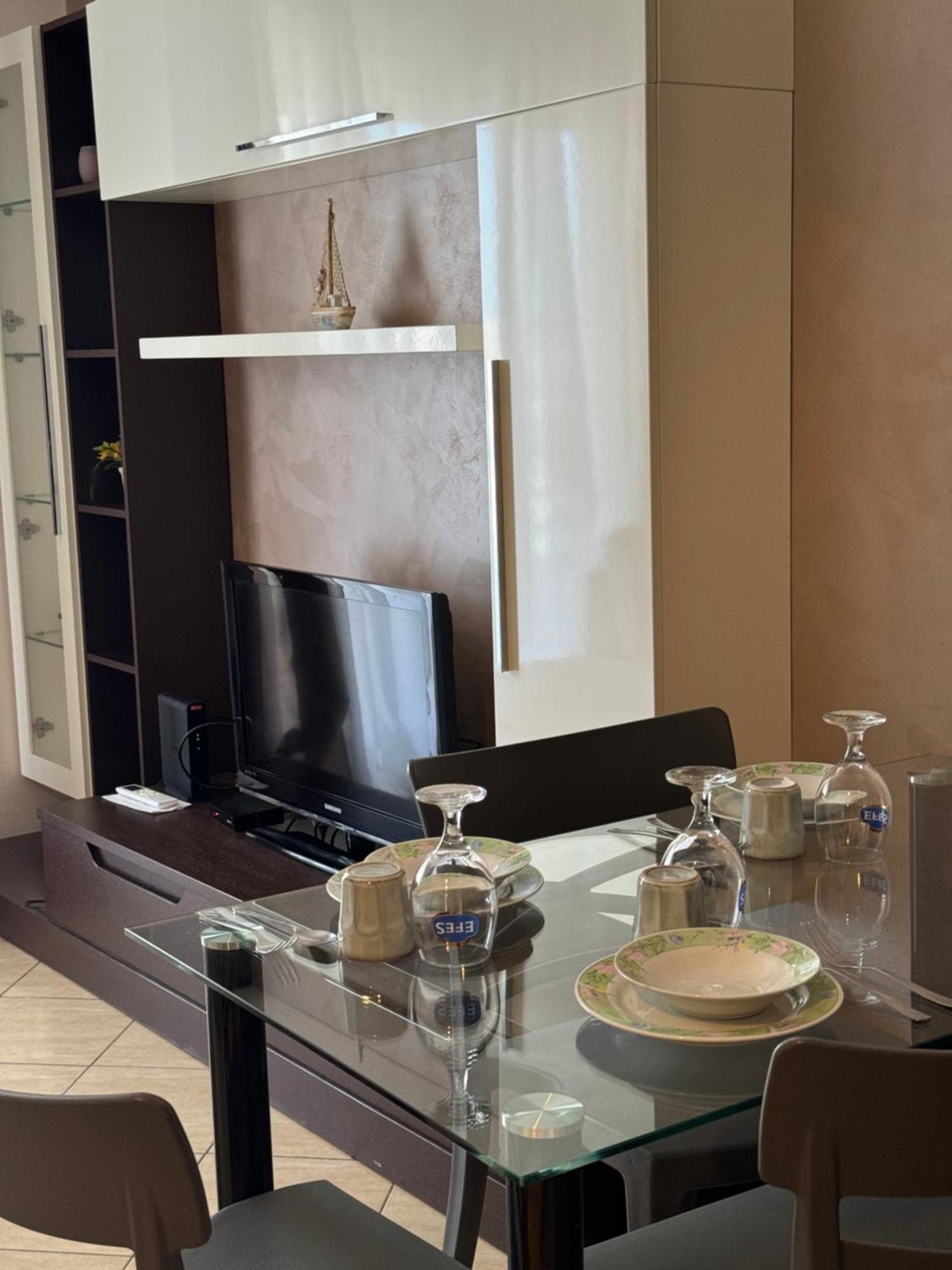 Elegant Apartment In Lungomare - N 23 Vlore Bagian luar foto